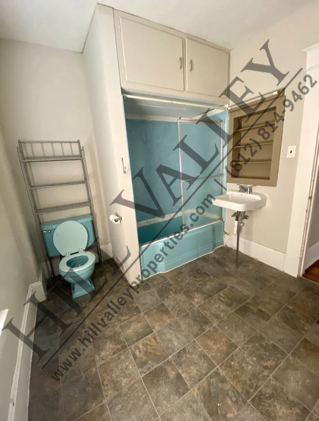 Building Photo - Three bedroom home