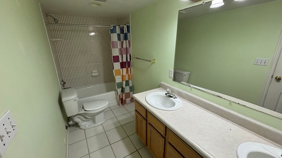 Building Photo - 873 Beckys Cove