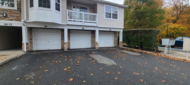 Primary Photo - 70 Loch Ln
