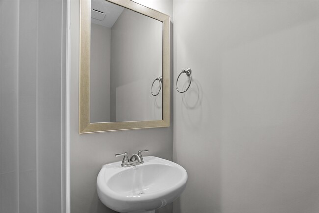 Building Photo - 626 Hope St