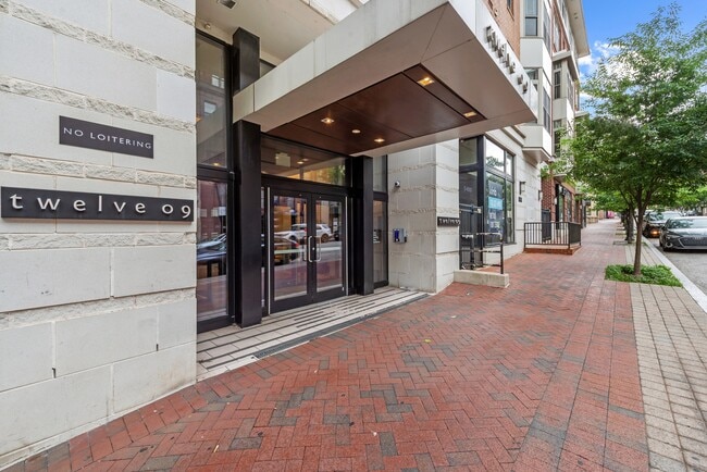 Building Photo - 1209 N Charles St