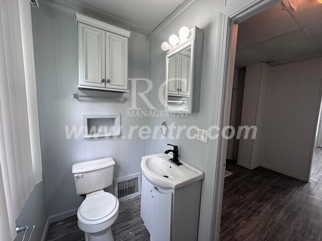 Building Photo - 512 Griffin-