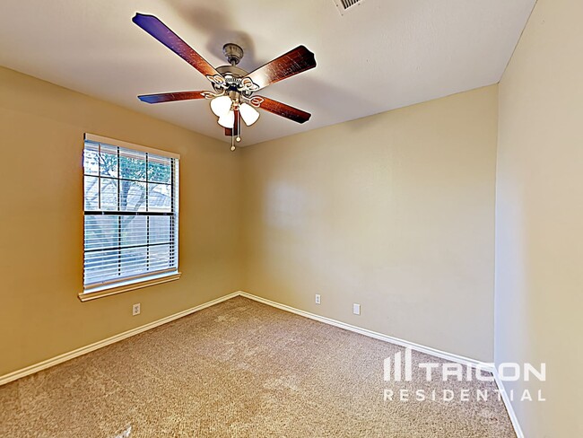 Building Photo - 1112 Brittany Dr