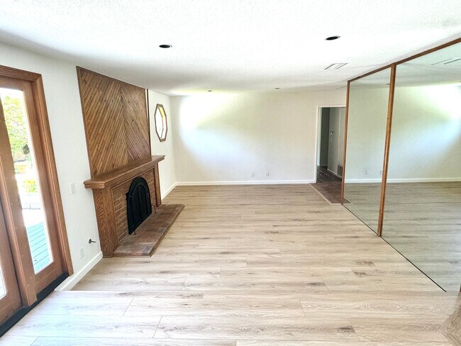 Building Photo - Charming Single Story Upgraded East End Home