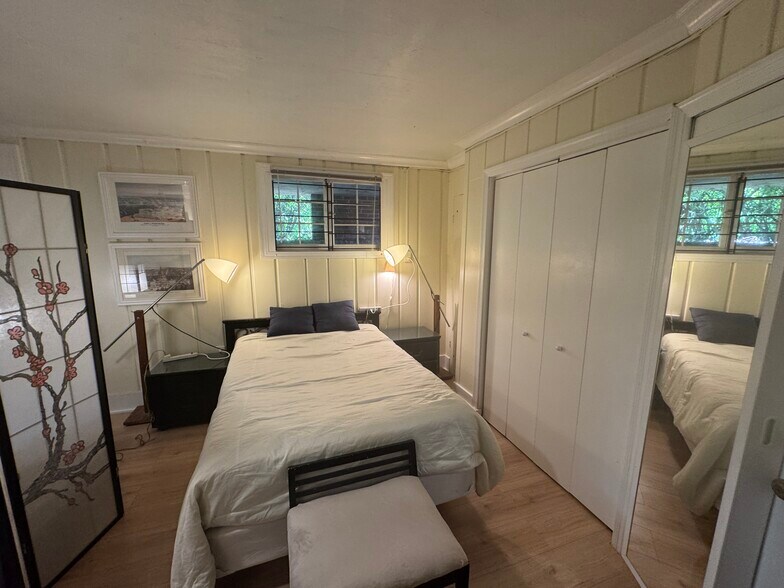 Bedroom - 3801 Calvert St NW