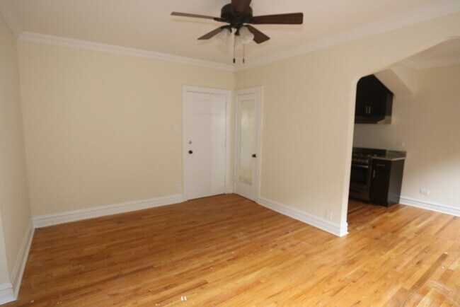 Building Photo - 4740 N Hermitage Ave