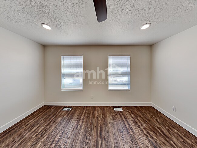 Building Photo - 6026 S Jordan Pkwy W