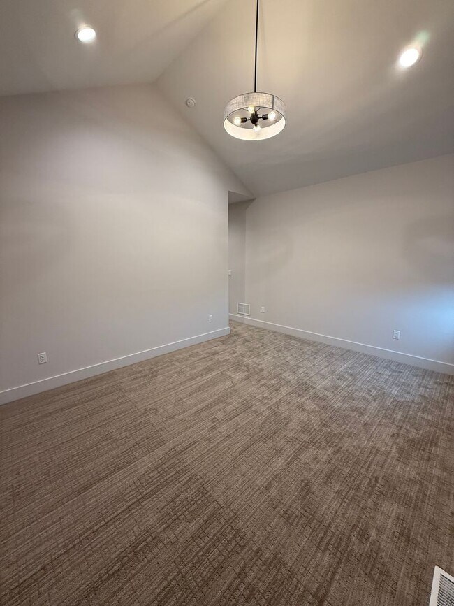 Building Photo - Beautiful 3 Bedroom 2.5 Bath in Autumn Grove