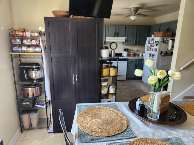 Building Photo - 100 Lesley Ln