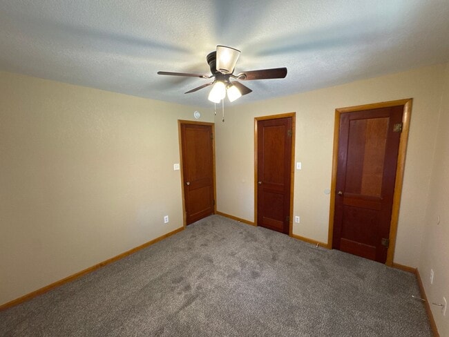 Building Photo - Cute 2 Bedroom Bungalow! $895