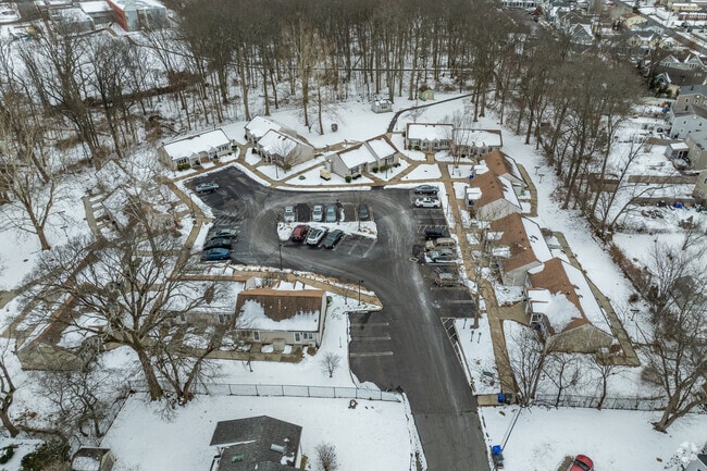 Building Photo - Trefoil Court