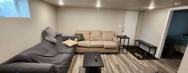 Building Photo - 3-Bed, 2-Bath Beauty in a Can’t-Miss Locat...