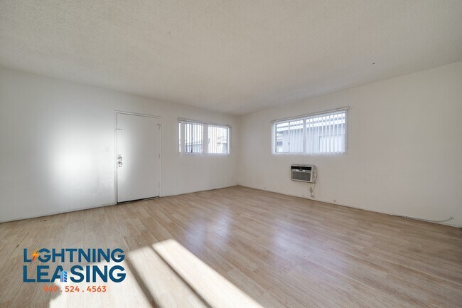 Building Photo - 6927 Whitsett Ave