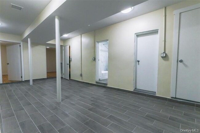 Building Photo - 25 Van Duzen Pl