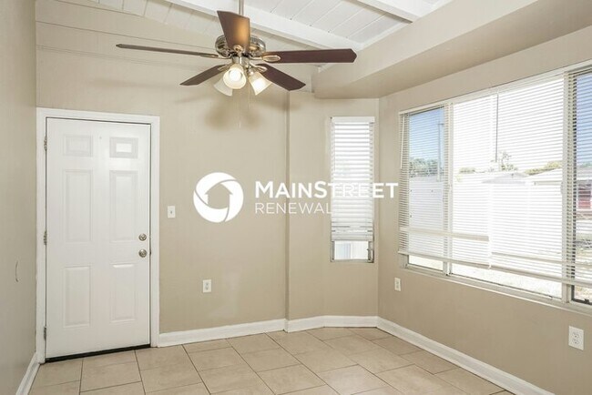 Building Photo - 3 Bedroom Pet-Friendly Home in SARASOTA, FL with Main Street Renewal