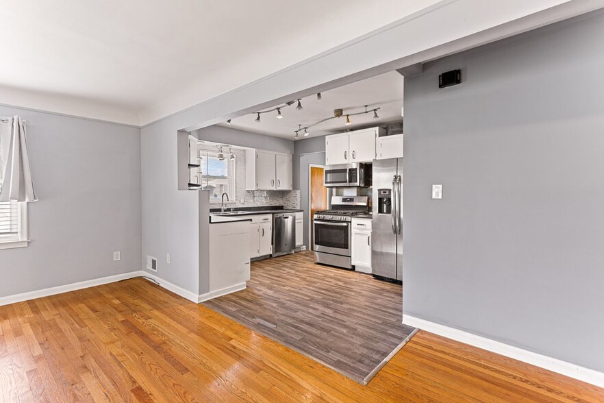 Building Photo - 25346 Fairway Dr