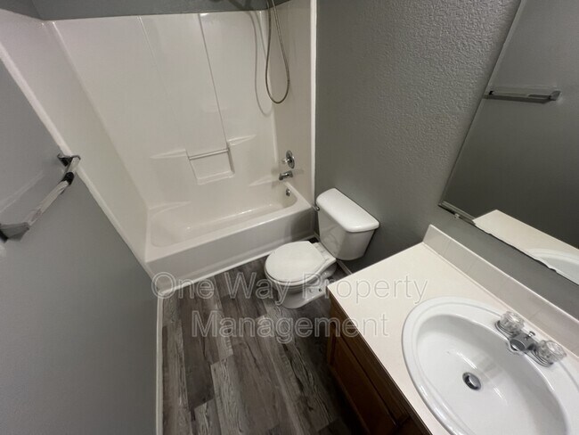 Building Photo - 2921 Anchor Dr