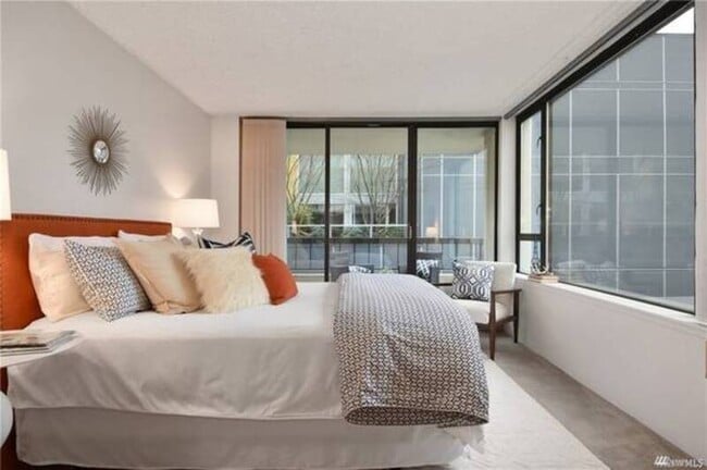 Building Photo - 2201 3rd Ave