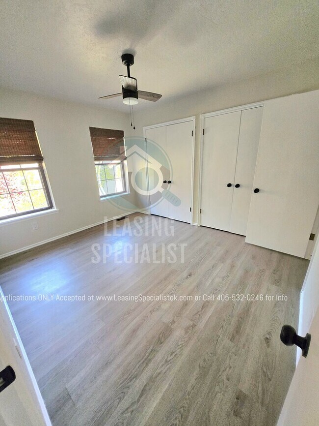 Building Photo - West Norman 2 Bed 1.5 Bath Fully Remodeled...