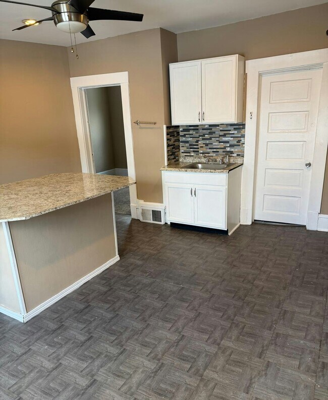 Building Photo - 7007 Fullerton Ave