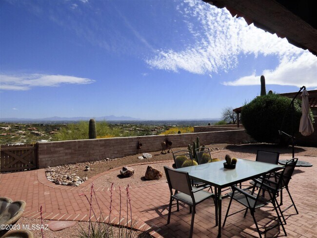 Building Photo - 5300 N Montezuma Trail