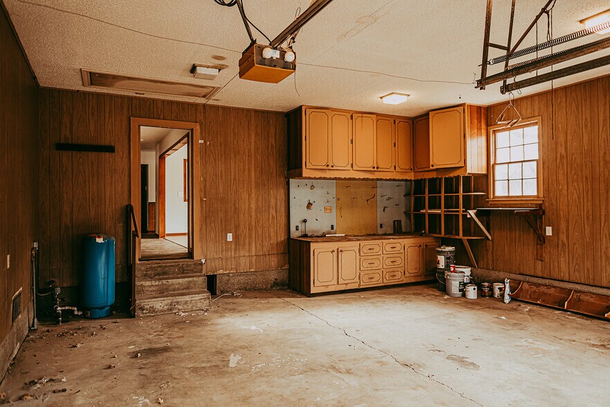 Garge - 5331 Indian Hill Rd