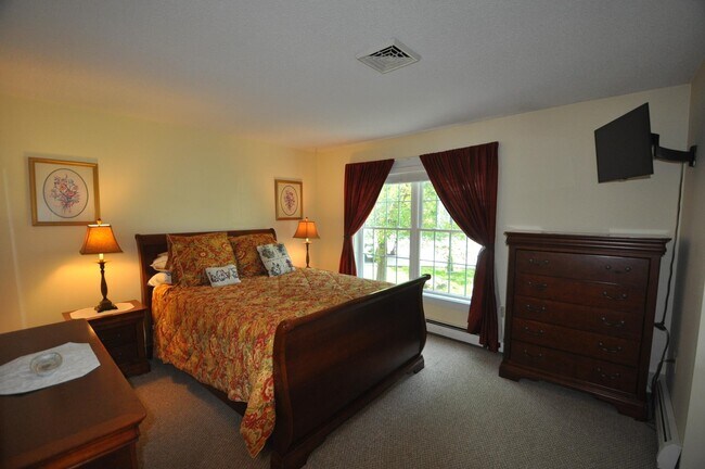 Building Photo - 181 Riverside Townhouses Rd