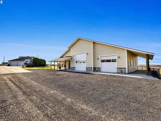 Building Photo - LUXURY FURNISHED ADU FOR RENT – 915 Sq. Ft. Private Retreat, Utilities included!