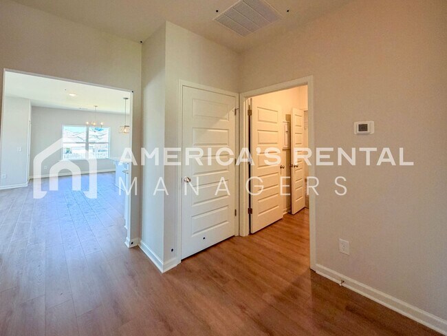 Building Photo - Southern Charm Meets Contemporary Style in Tuscaloosa! Sign a 13-month lease by 5/15/2026 and rec...