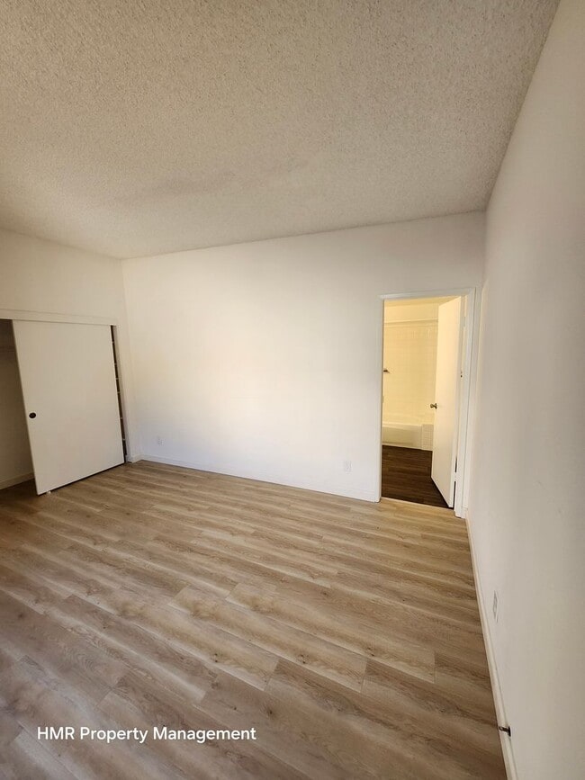 Building Photo - Beautiful 3-Bed, 3-Bath Condo in Prime Cla...