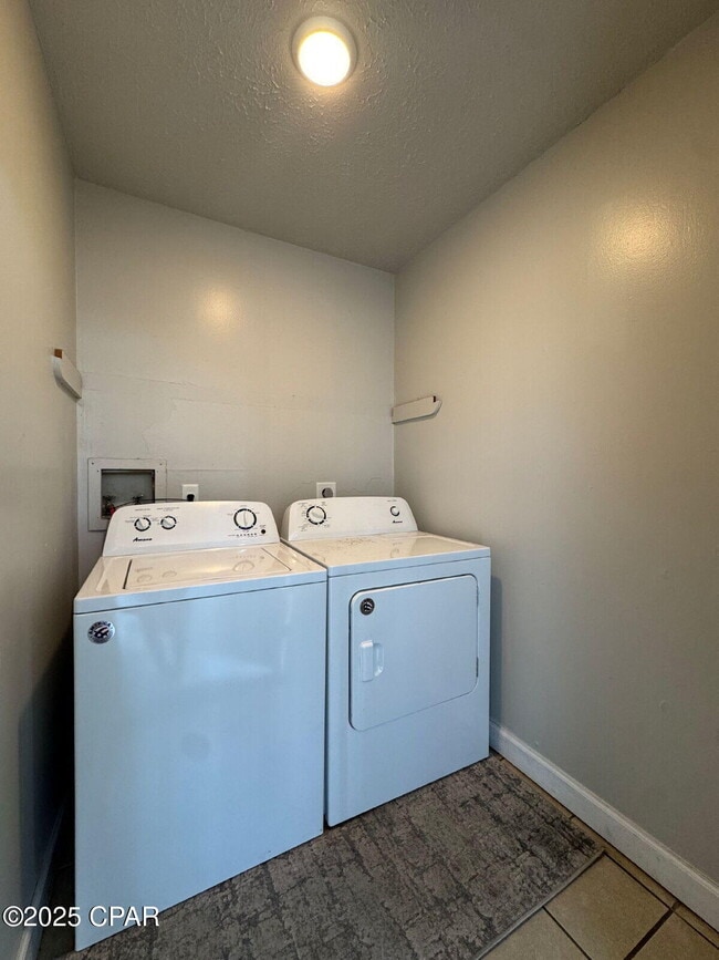 Building Photo - 2507 W 10th St