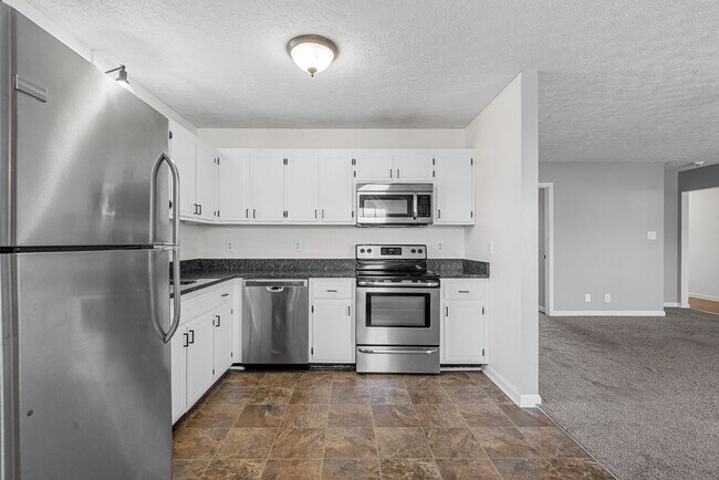 Building Photo - 100 Gleaves Ln