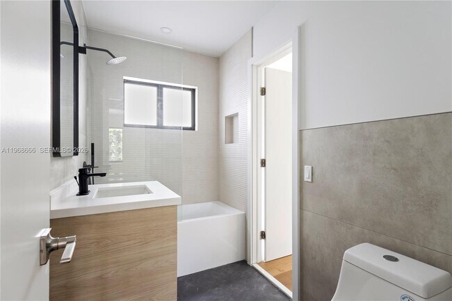 Building Photo - 1618 SW 18th St