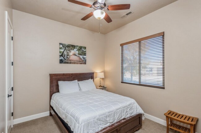 Building Photo - Fully Furnished home in the heart of Hurricane