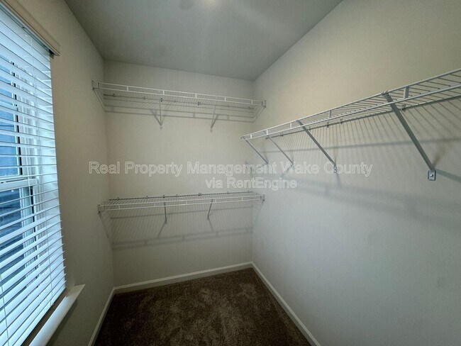 Building Photo - 416 Rowe Wy