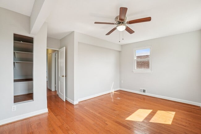 Building Photo - Semi Detached Home in Riggs Park!