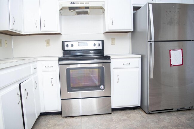 Building Photo - 1615 Woodmere Loop