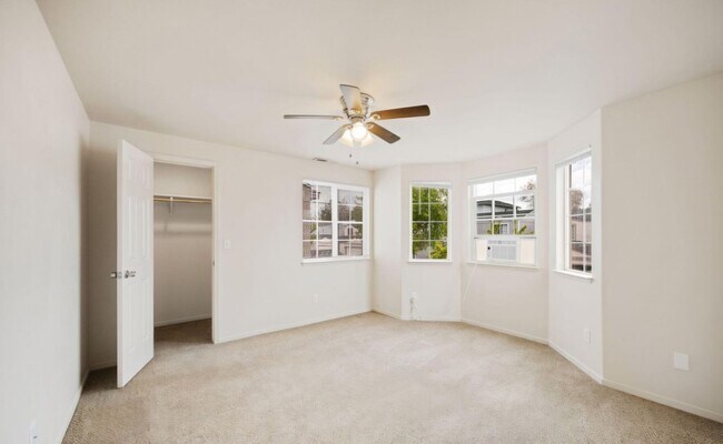 Building Photo - 4036 Village Dr