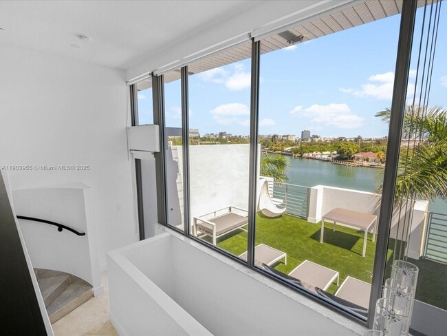 Building Photo - 155 N Shore Dr