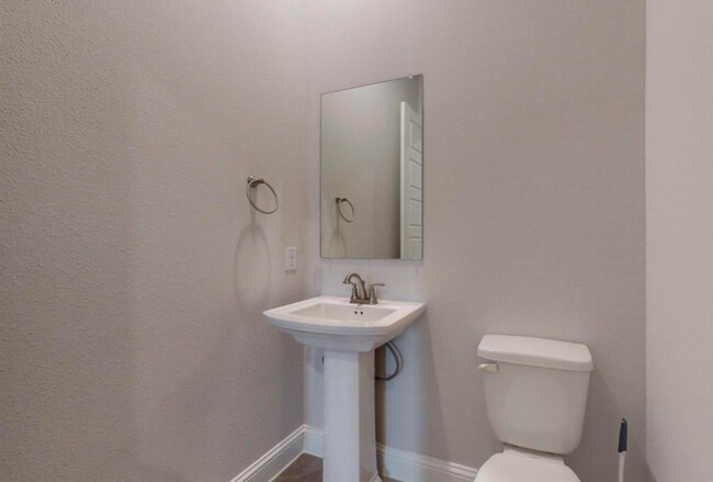 1/2 Bathroom (2nd Floor) - 2510 Plumas Dr