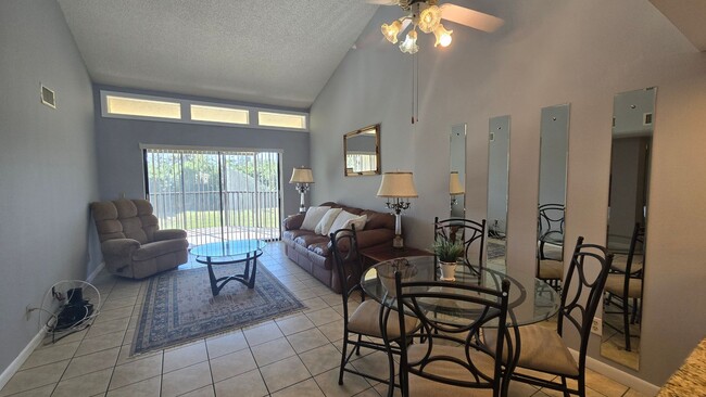 Building Photo - Furnished 2-Bed 2- Bath Condo