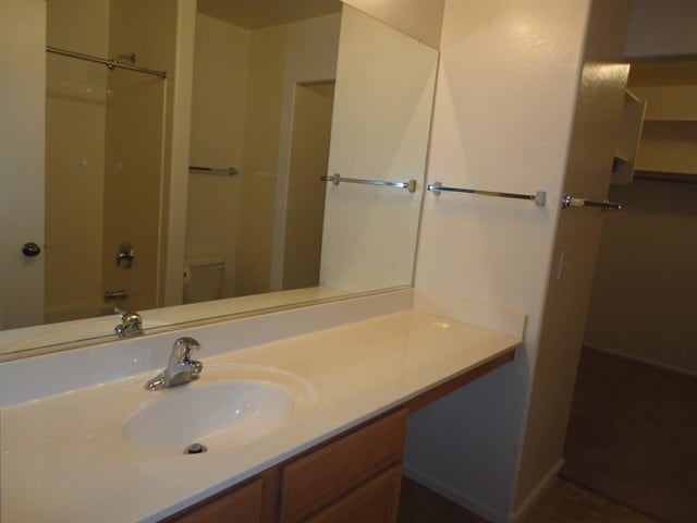Building Photo - 386 E Daniella Dr
