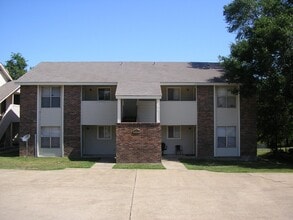 Building Photo - Bryan - 2-Bedroom 1-Bath 2nd Floor Fourplex - Upstairs unit