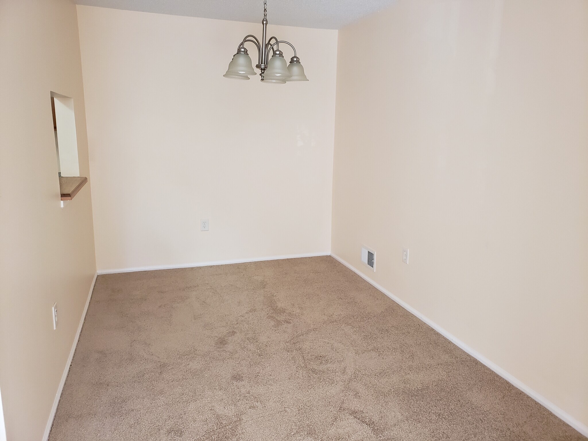 Building Photo - 8 Holly Ct