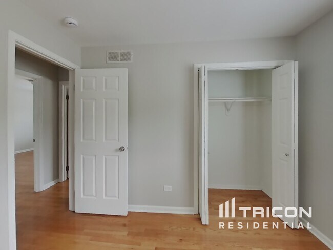 Building Photo - 1401 Oak Hill Ct