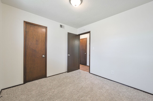 Building Photo - 1401 SW 60th St