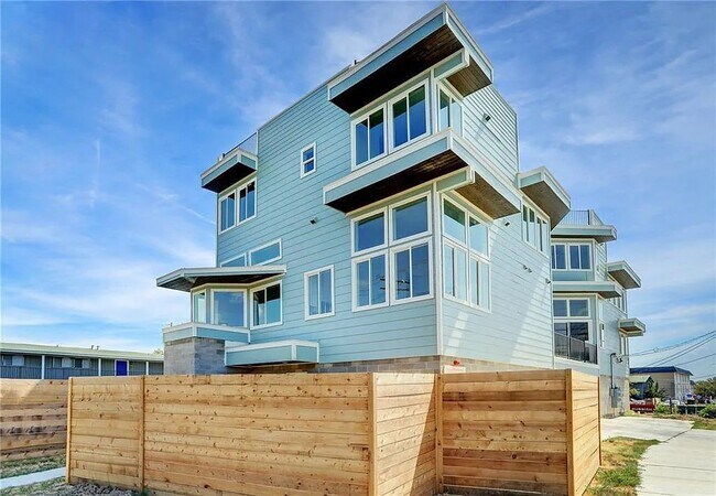 Building Photo - 4001 Red River St