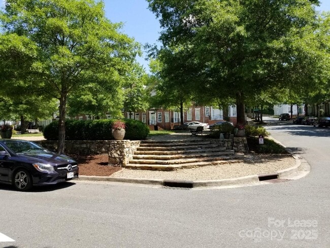 Building Photo - 12137 Memory Ln
