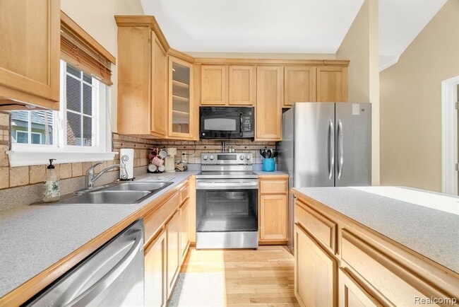 Building Photo - 42682 Park Cresent Dr