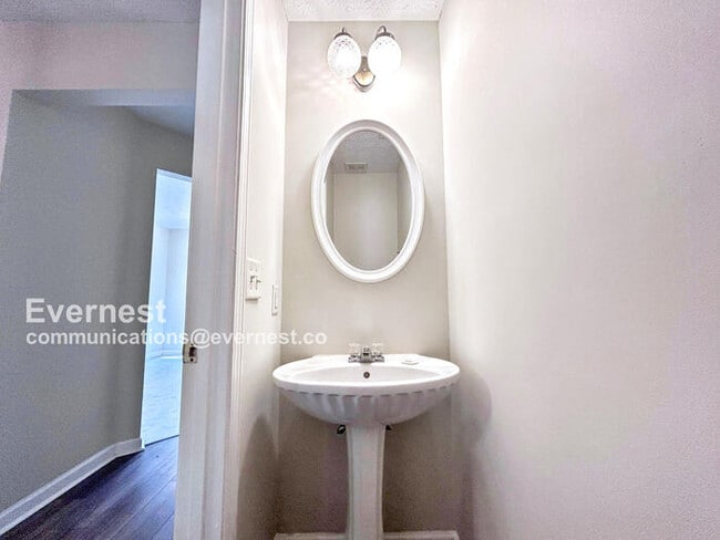 Building Photo - 5589 Strathmoor Manor Cir